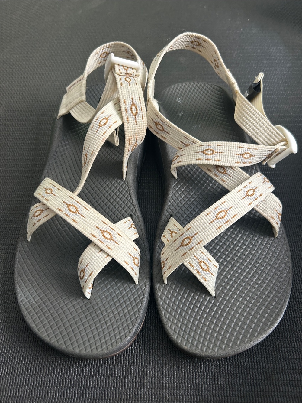 Chaco Z/Cloud Sandals Women’s 10 Ivory Geometric Comfort Hiking Outdoor